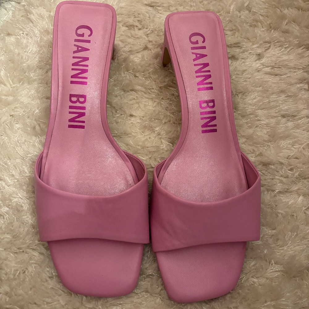 Gianni Bini Pink Heels